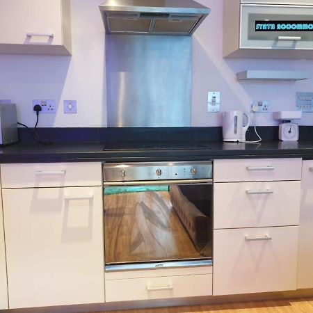 80S Retro 1Bed Studio Serviced Apartment Canary Wharf Perfect For Solo & Couple Travellers London Bagian luar foto