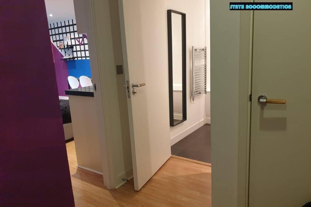 80S Retro 1Bed Studio Serviced Apartment Canary Wharf Perfect For Solo & Couple Travellers London Bagian luar foto