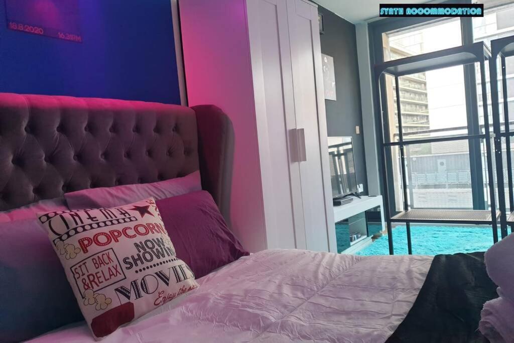 80S Retro 1Bed Studio Serviced Apartment Canary Wharf Perfect For Solo & Couple Travellers London Bagian luar foto