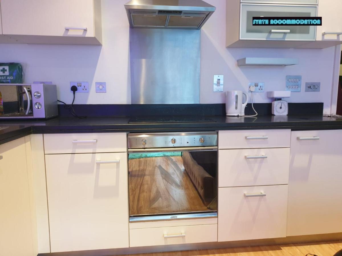 80S Retro 1Bed Studio Serviced Apartment Canary Wharf Perfect For Solo & Couple Travellers London Bagian luar foto