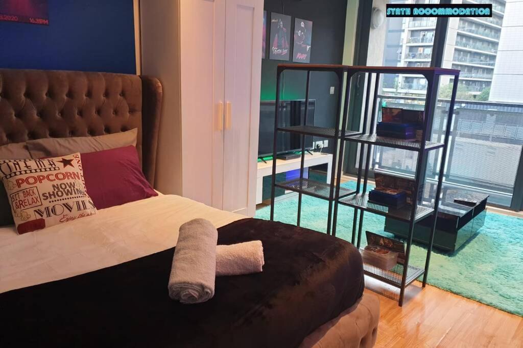 80S Retro 1Bed Studio Serviced Apartment Canary Wharf Perfect For Solo & Couple Travellers London Bagian luar foto