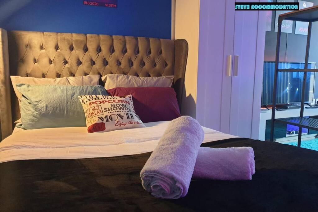 80S Retro 1Bed Studio Serviced Apartment Canary Wharf Perfect For Solo & Couple Travellers London Bagian luar foto